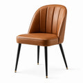 Silla de piel sintética marrón claro con patas metálicas